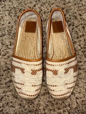 Tory Burch Shaw espadrille flats tan & white 8.5